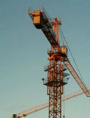 Hot Sale China Biggest The Second Used Zoomlion Tower Crane Manufacturer Brand for Sale 7020 12ton