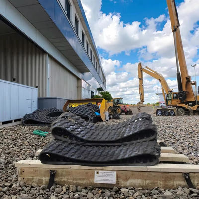 Lightweight Mini Excavator Rubber Track 0.8Ton-1.5Ton Small Excavator Attachment