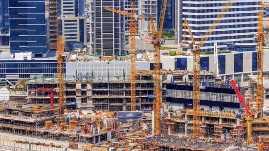 Tower Crane Rentals Zoomlion 7020-12 Advanced for Ultra-Large Construction and Infrastructure Projects