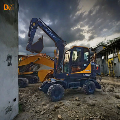 Used HYUNDAI 60w-7 Construction Equipment Excavator Wheeled Digging Machine