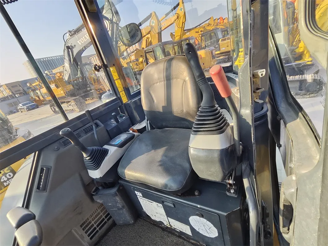 Second Hand Crawler Mini Excavator PC55 Digger Price Used Backhoe Excavator for Landscaping 4