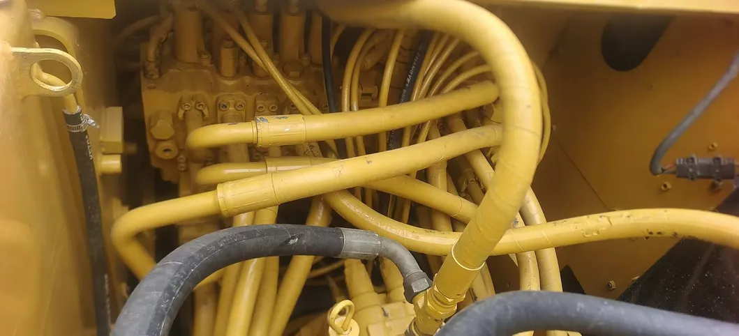 Refurbished Cat323D 323dl Low Price Good Quality Excavator for Sales 3