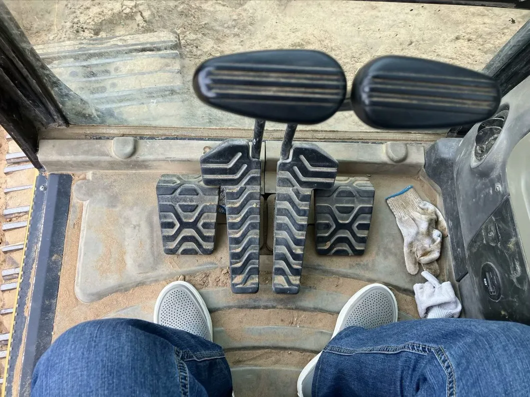 High-Performance Excavator; Used Excavator Cat 323D; Cat Excavator; Cat323; 23t Excavator Price; Cheap Excavator for Sale 5