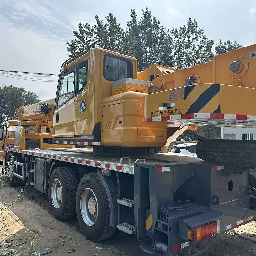 Chinese Factory 25ton Truck Crane Xct25 with Spare Parts Good Quality Crane 1
