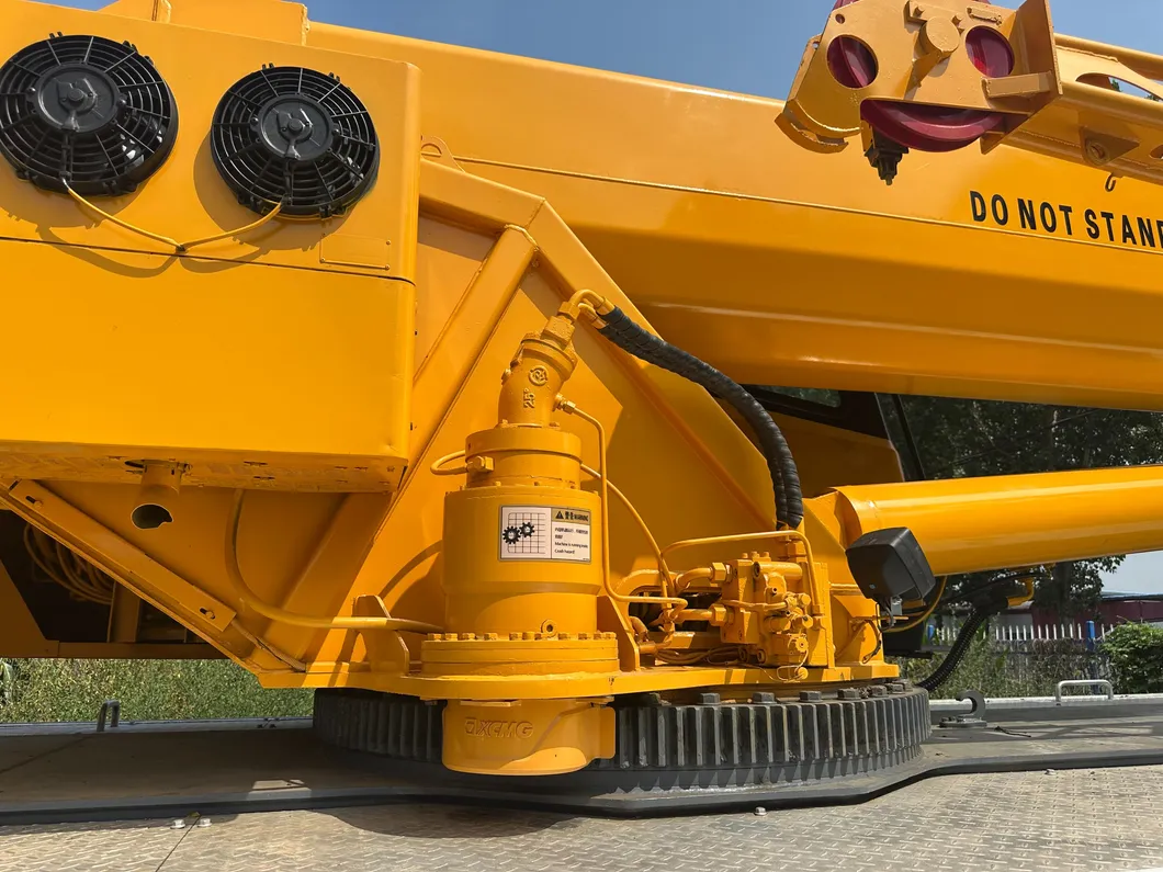 Chinese Factory 25ton Truck Crane Xct25 with Spare Parts Good Quality Crane 4