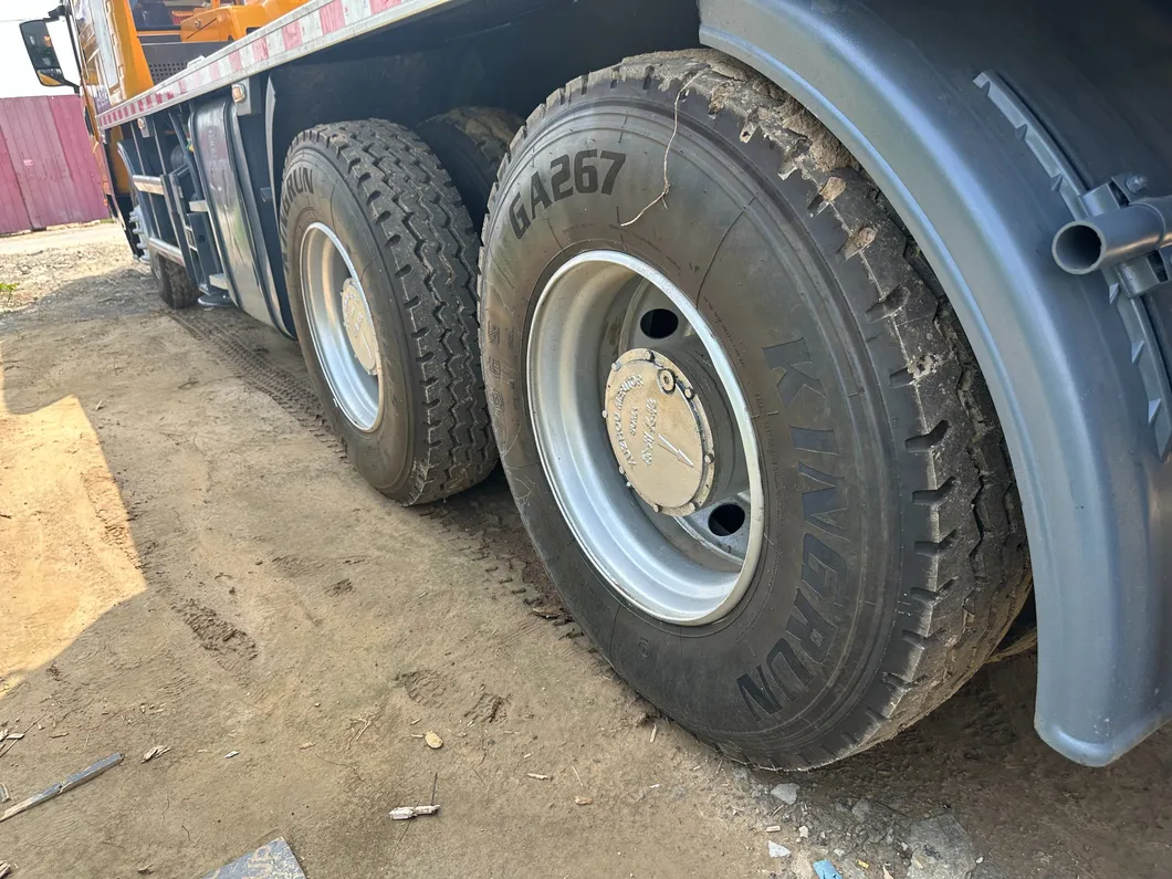 Chinese Factory 25ton Truck Crane Xct25 with Spare Parts Good Quality Crane 5