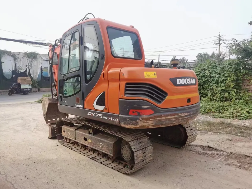 Cheap Second-Hand Doosan 75 Mini Excavator, Original Factory Excavator, Suitable for Garden Construction, Road Construction 1