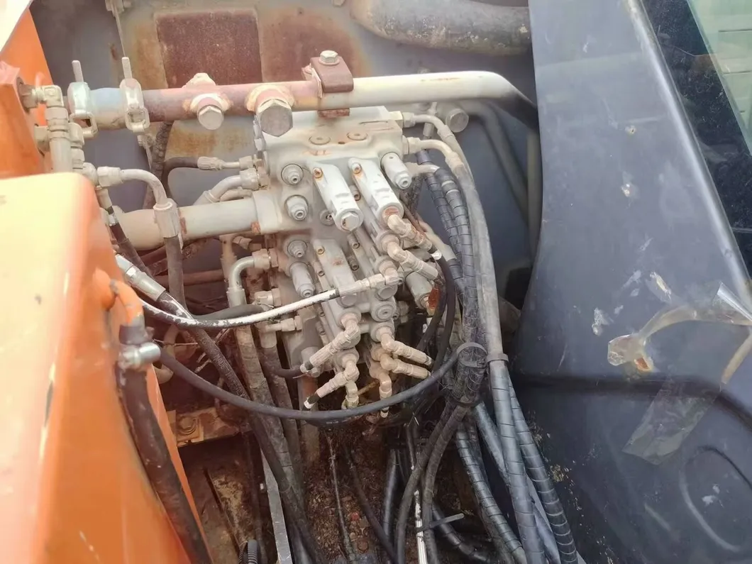 Used Hitachi Zx60 Mini Japanese Crawler Moving Excavator 2