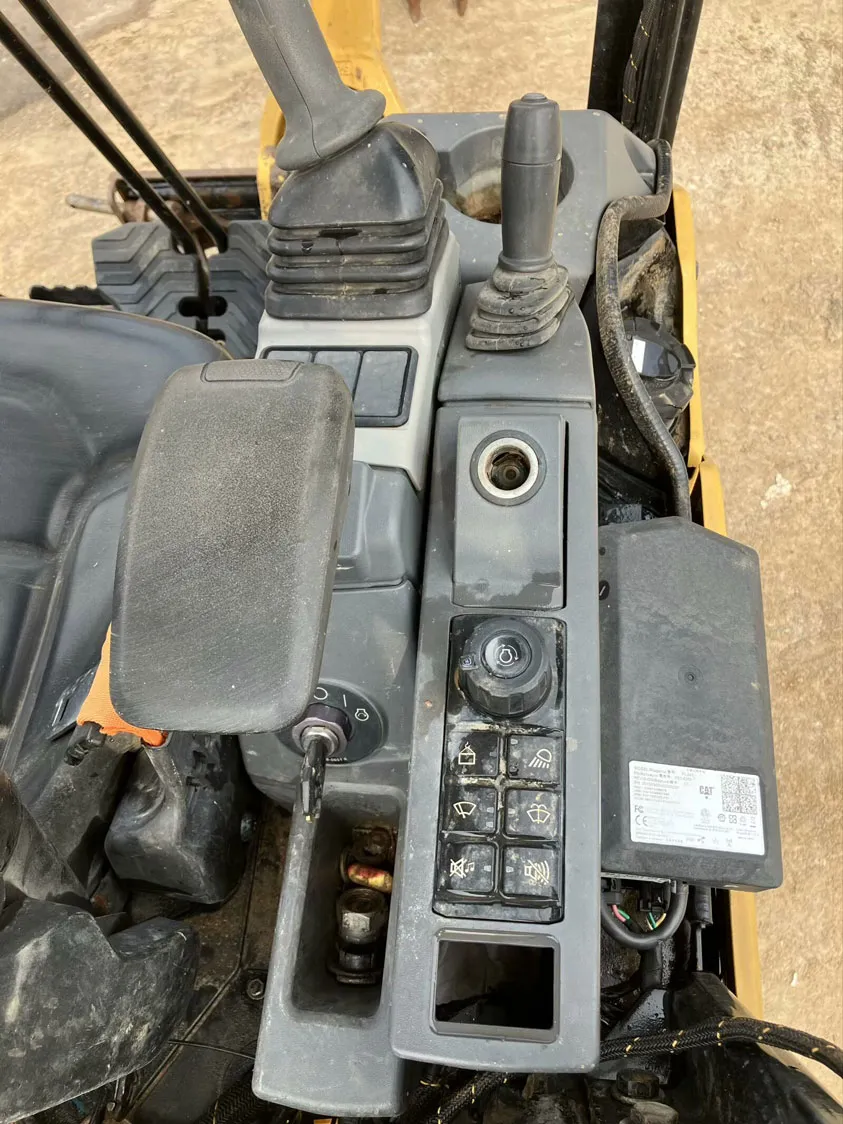 Factory Price Cat Used Mini Crawler Excavator 301.7 to Family Farm Use 5
