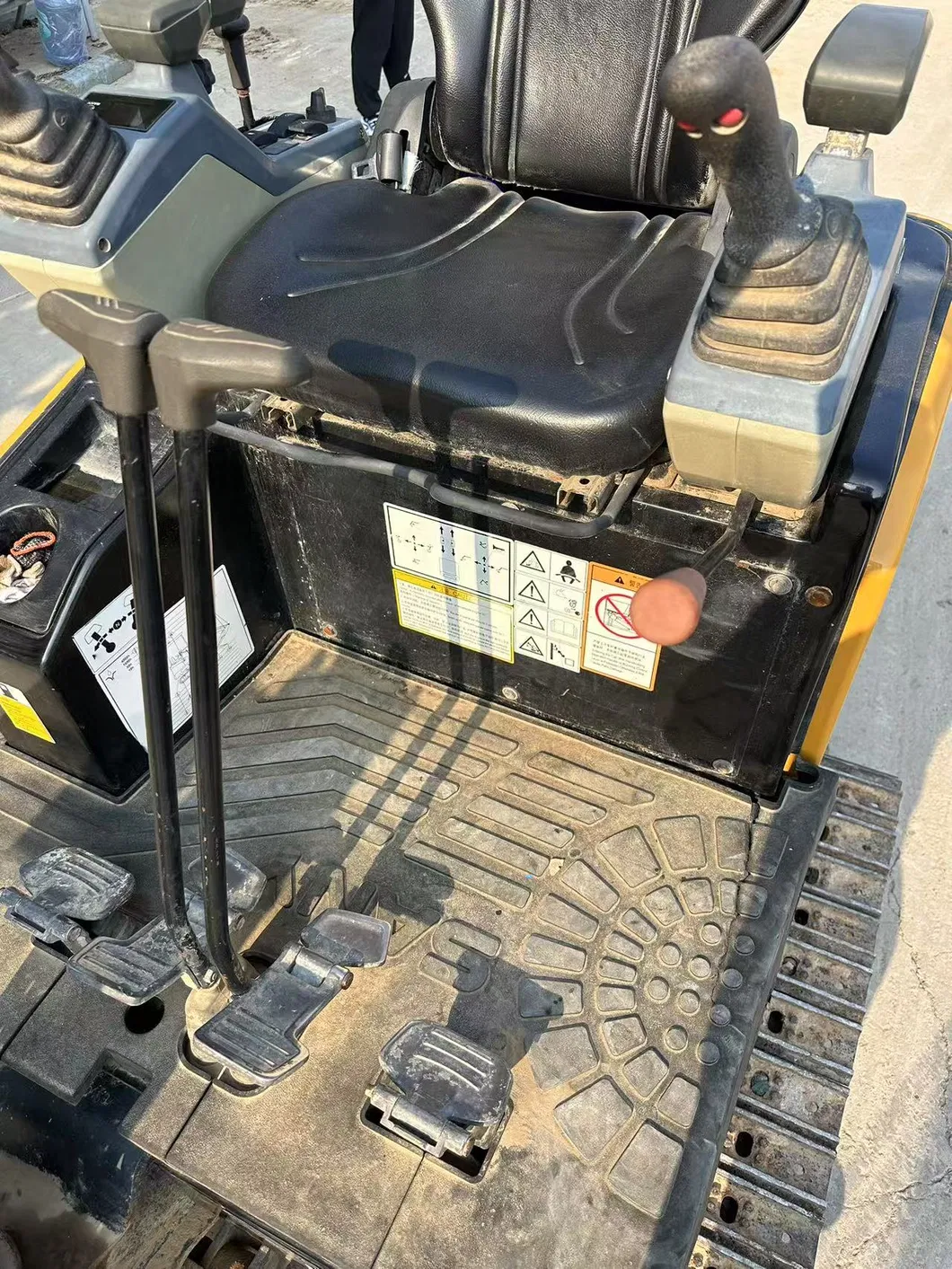 Popular Chinese Brand Sany Sy16c Excavator Used 1.6 Tons 95% New Original with EPA CE Sany 16 Mini Excavator Farm Household Small Excavator 3