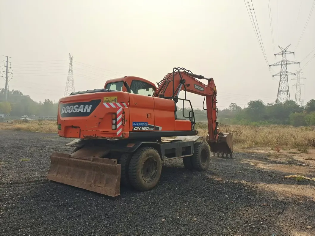 High Quality Wheel Excavator Used Doosan Excavator 150 Used Japanese Excavator for Sale 0