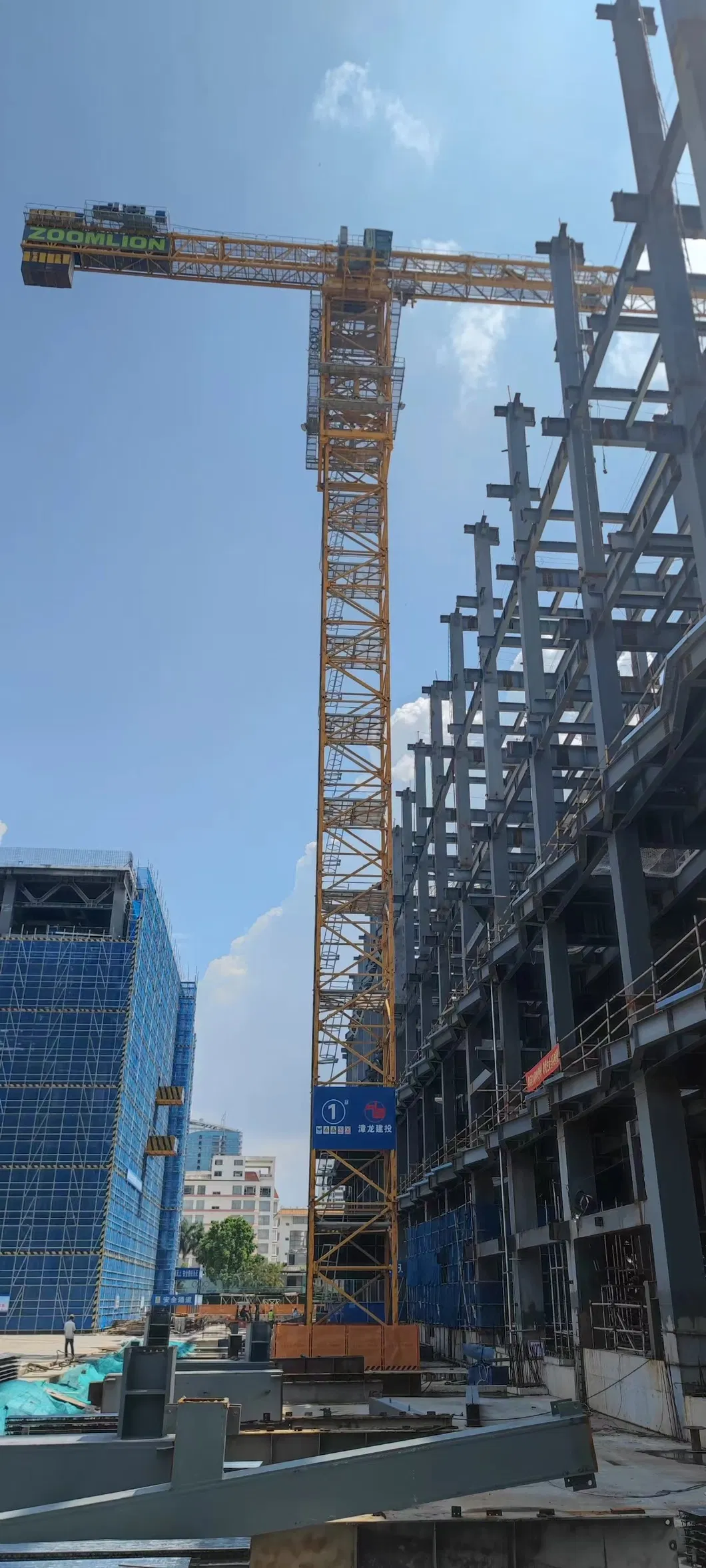 Urban Infrastructure Projects Pre-Owned Zoomlion Wa6015-8A Lifting Crane Precise Operation 0