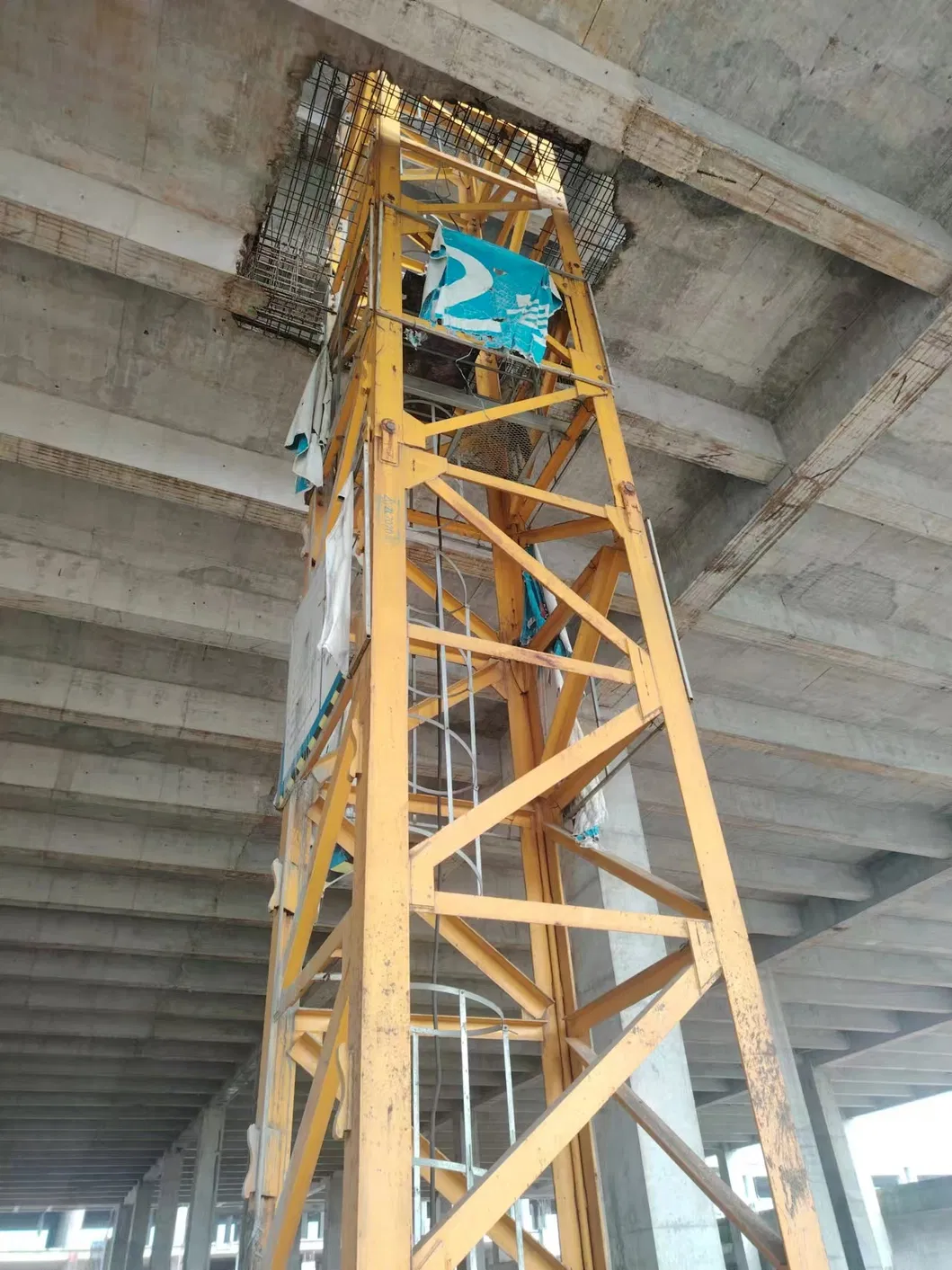 12 Tons Exceptional Lifting Capacity Hydraulic Cranes Zoomlion 7020-12 with 70m Wide Working Radius 3