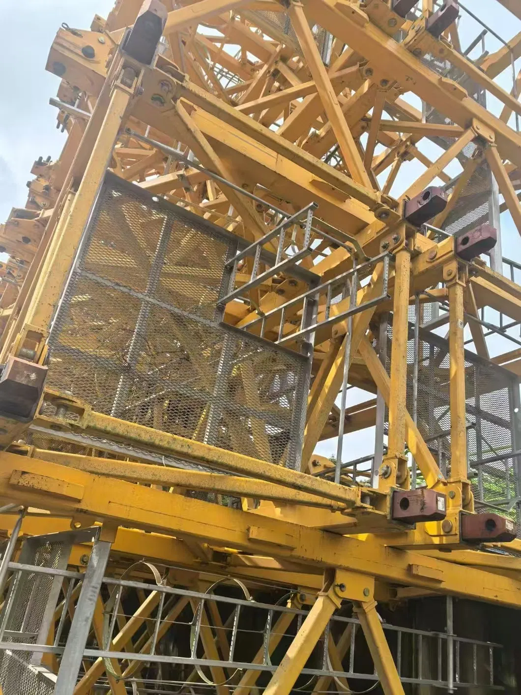 Fast and Stable Zoomlion W450 Tower Crane for Large Construction Projects 0
