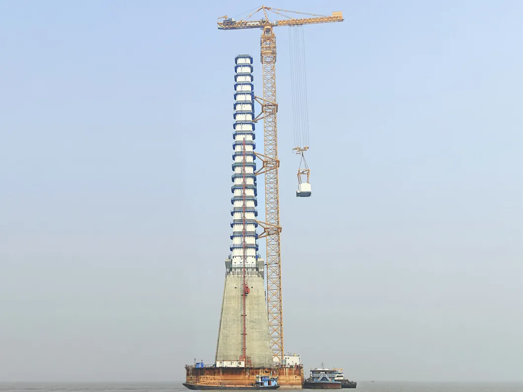 Zoomlion Brand 8t Mobile Tower Crane with Cabin 4