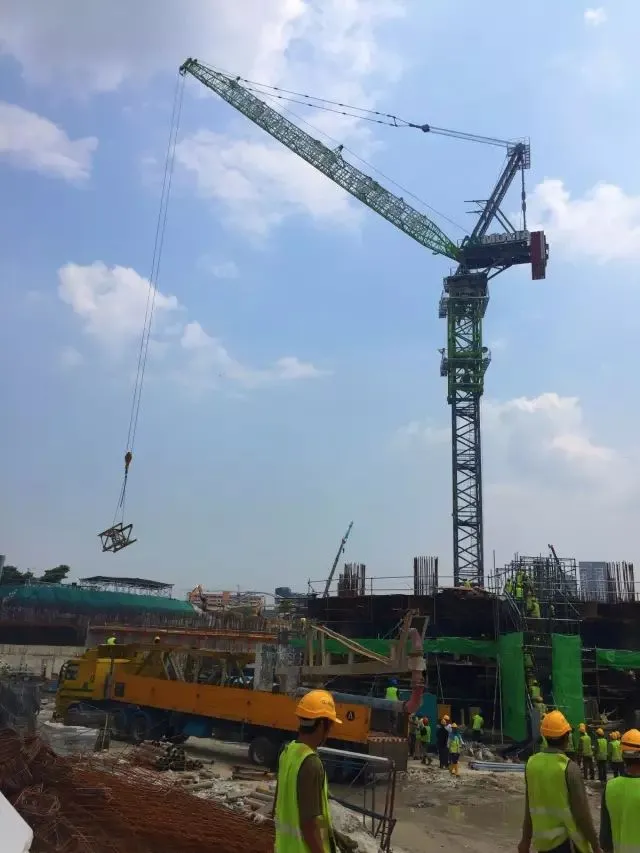Zoomlion 120 Ton Luffing Jib Tower Crane D2500-120 for Sale 0