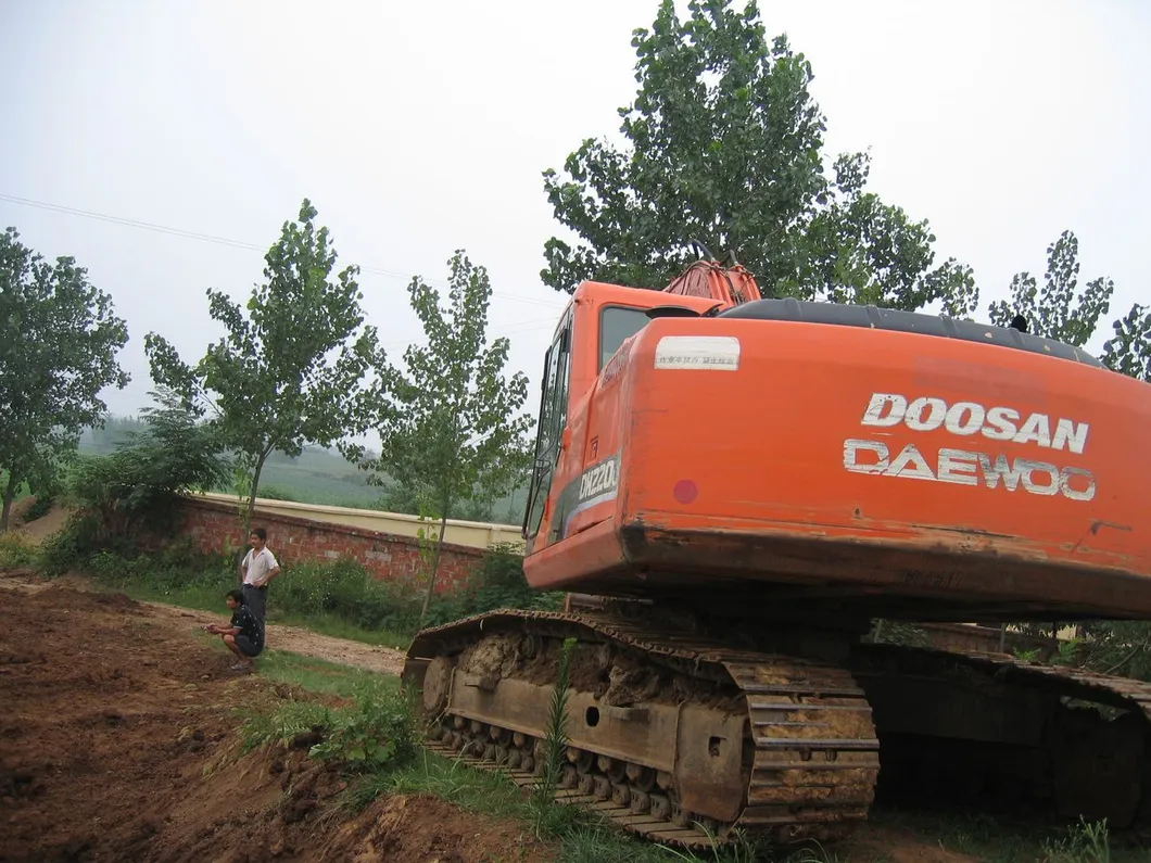 Used Dh220LC-7 20t Secondhand Backhoe Crawler Earth Moving Hydraulic Pump Good Condition Excavator 2