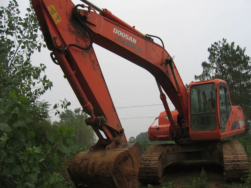 Used Dh220LC-7 20t Secondhand Backhoe Crawler Earth Moving Hydraulic Pump Good Condition Excavator 3